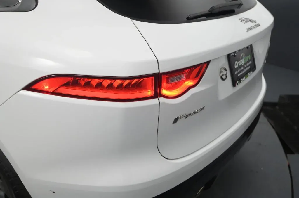 Jaguar F-PACE photo 14
