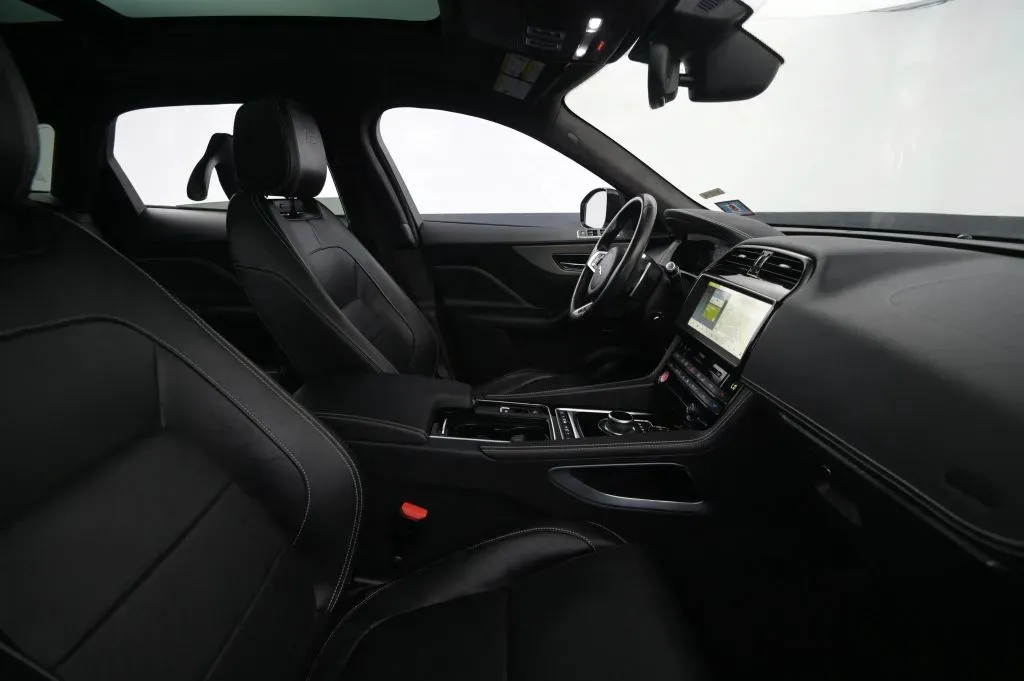 Jaguar F-PACE photo 50