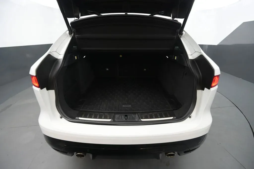 Jaguar F-PACE photo 46