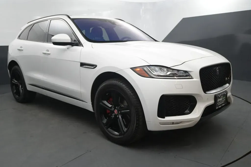 Jaguar F-PACE photo 7