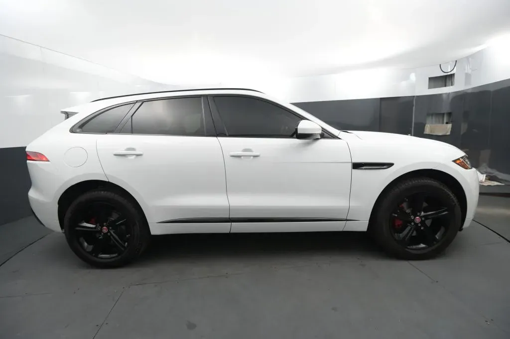 Jaguar F-PACE photo 6