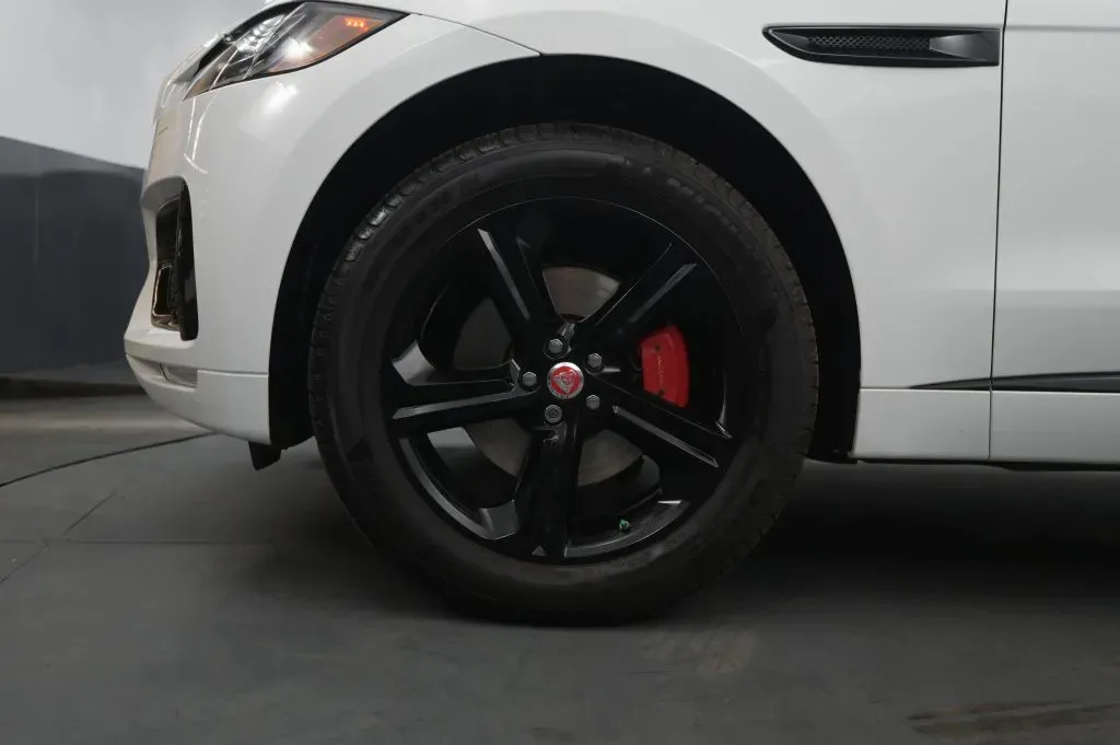 Jaguar F-PACE photo 10