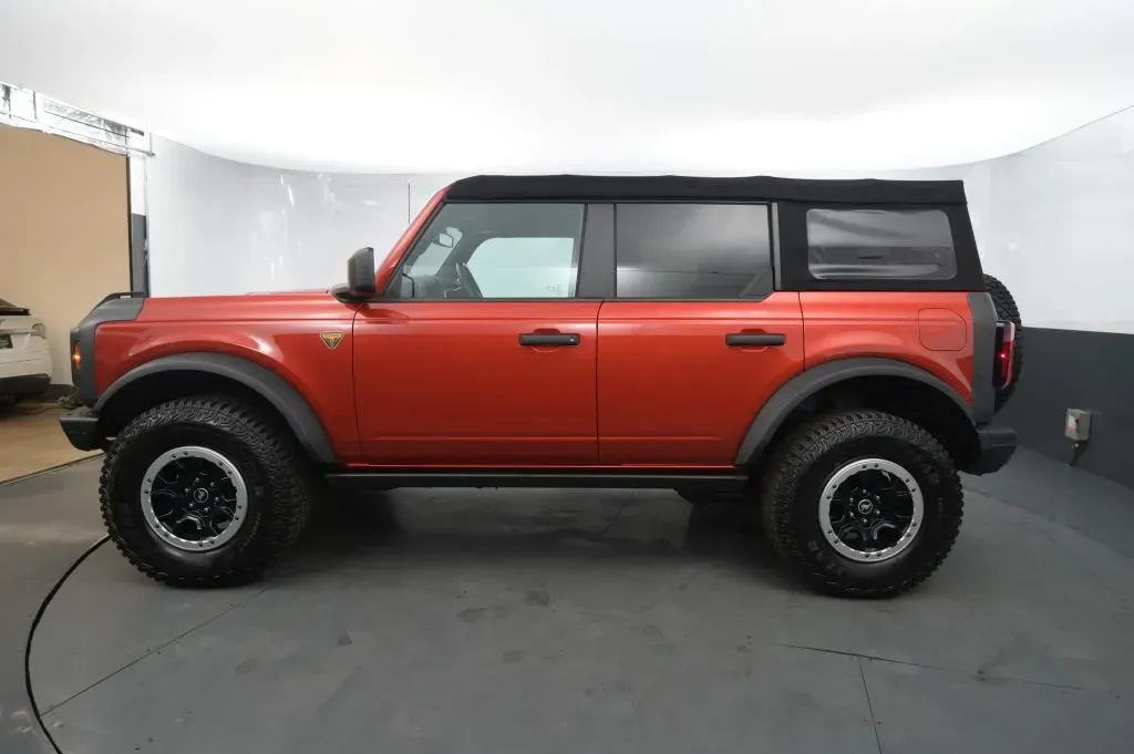 Ford Bronco photo 2