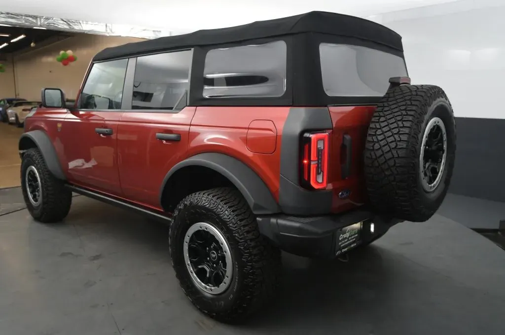 Ford Bronco photo 3