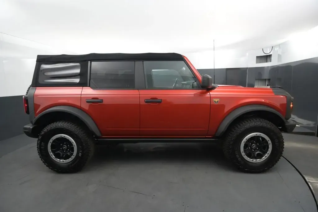 Ford Bronco photo 6