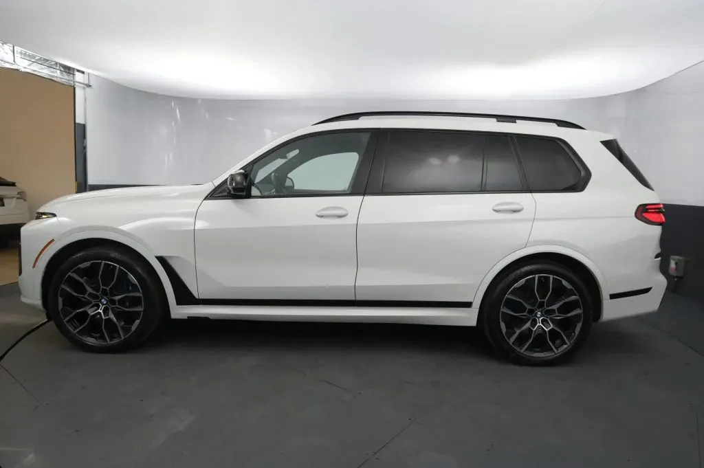 BMW X7 photo 2