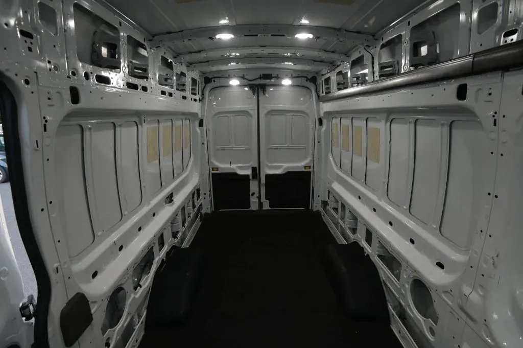 Ford Transit-350 photo 31