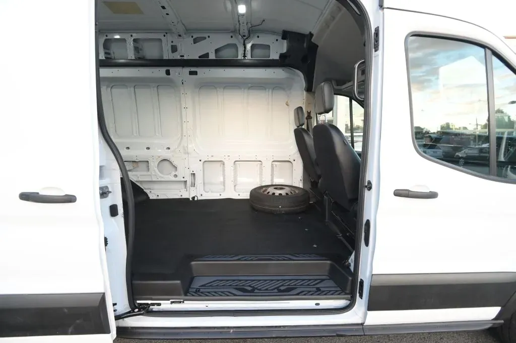 Ford Transit-350 photo 25