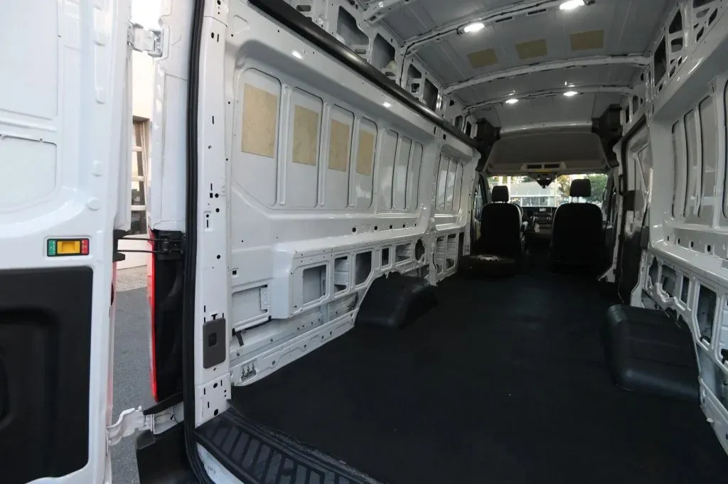 Ford Transit-350 photo 29