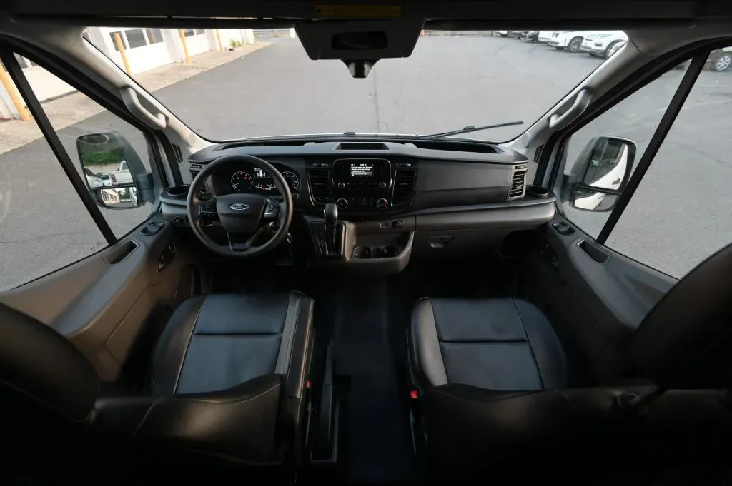 Ford Transit-350 photo 32