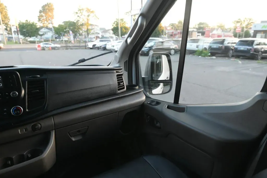 Ford Transit-350 photo 36