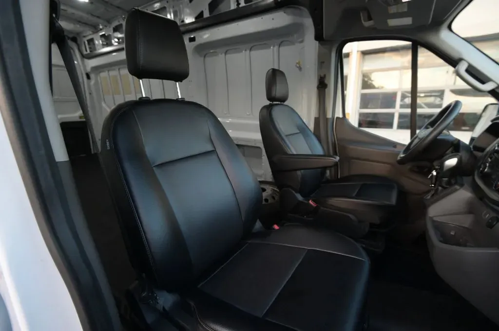 Ford Transit-350 photo 24