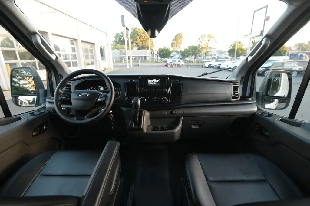 Ford Transit-350 photo 33