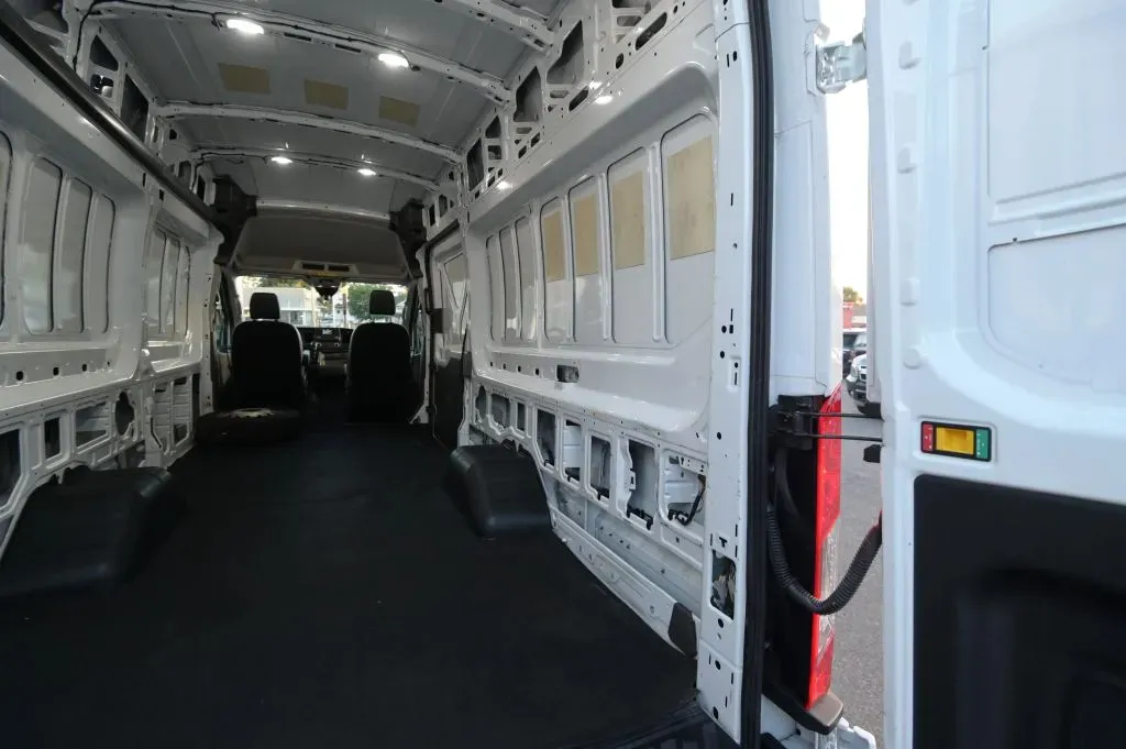 Ford Transit-350 photo 30