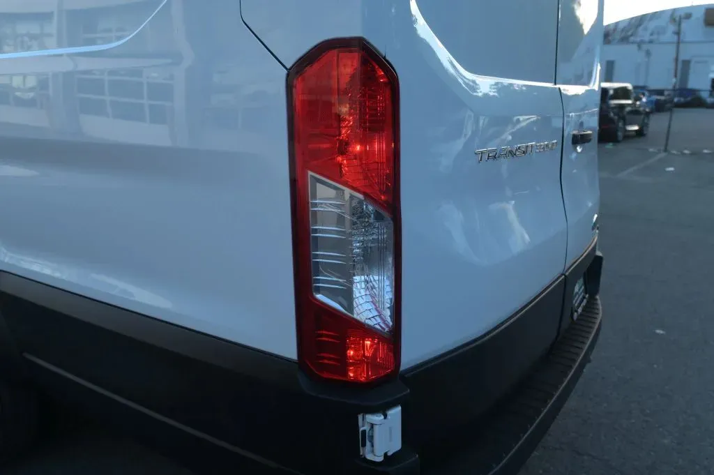 Ford Transit-350 photo 15