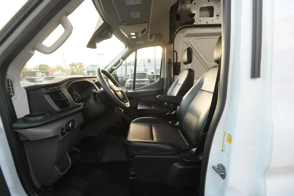 Ford Transit-350 photo 41