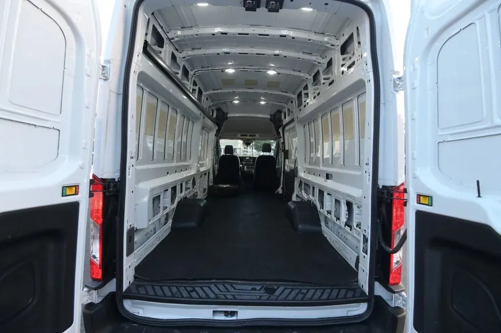 Ford Transit-350 photo 28