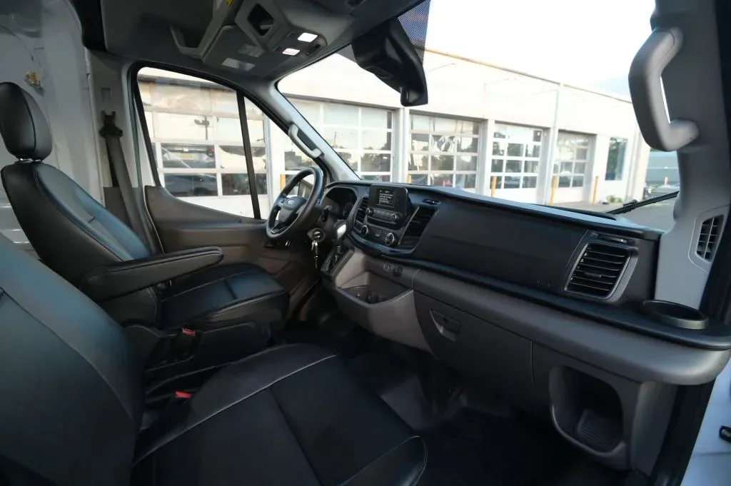 Ford Transit-350 photo 22