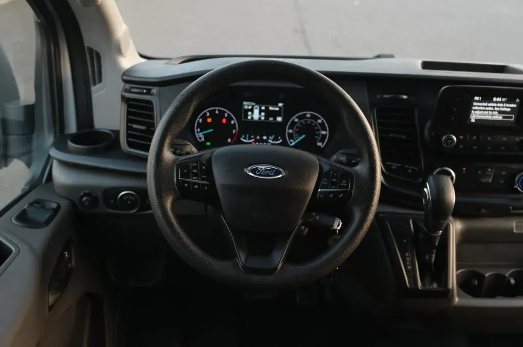Ford Transit-350 photo 38