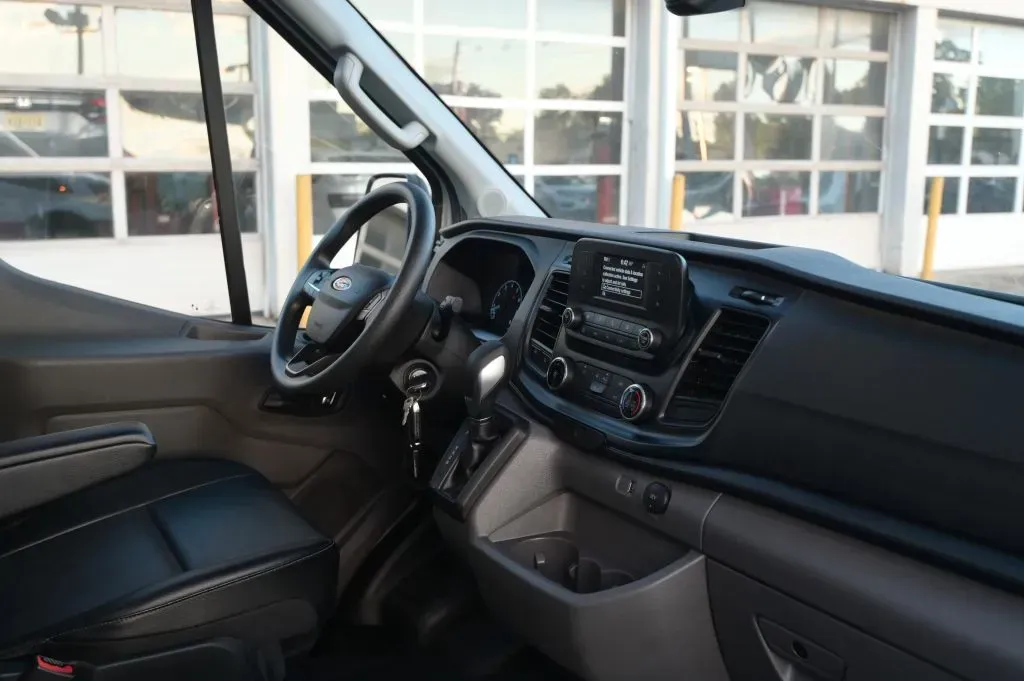 Ford Transit-350 photo 23
