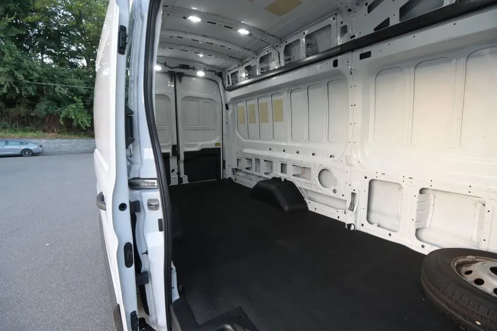 Ford Transit-350 photo 26