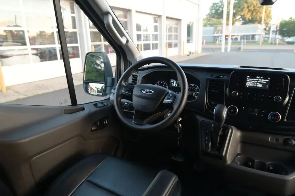 Ford Transit-350 photo 35