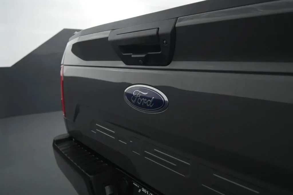 Ford F-150 photo 17