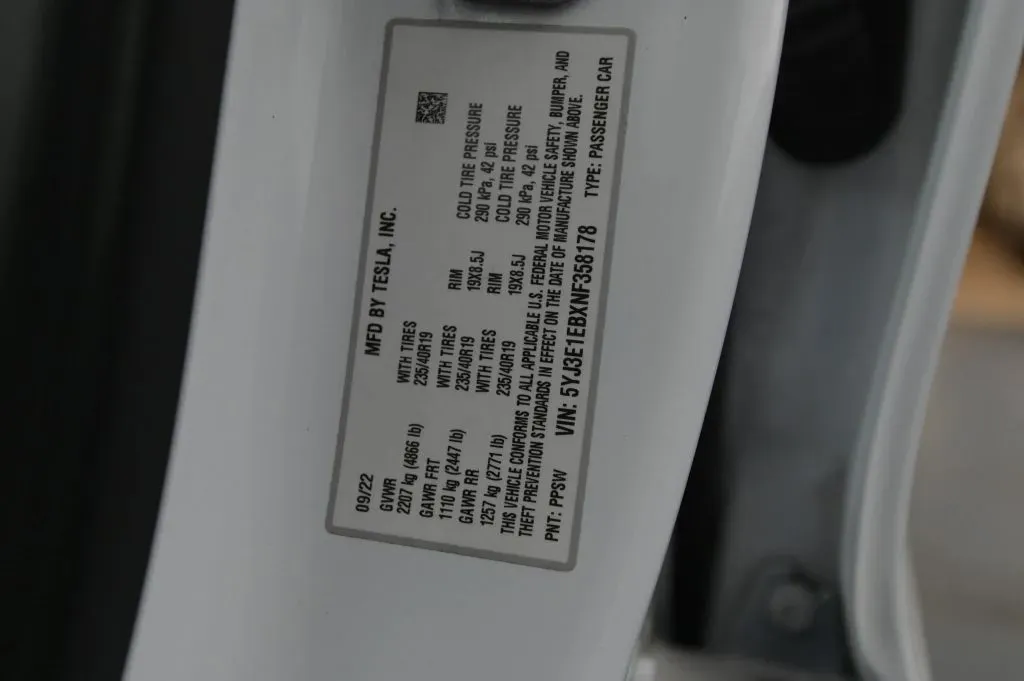 Tesla Model 3 photo 20