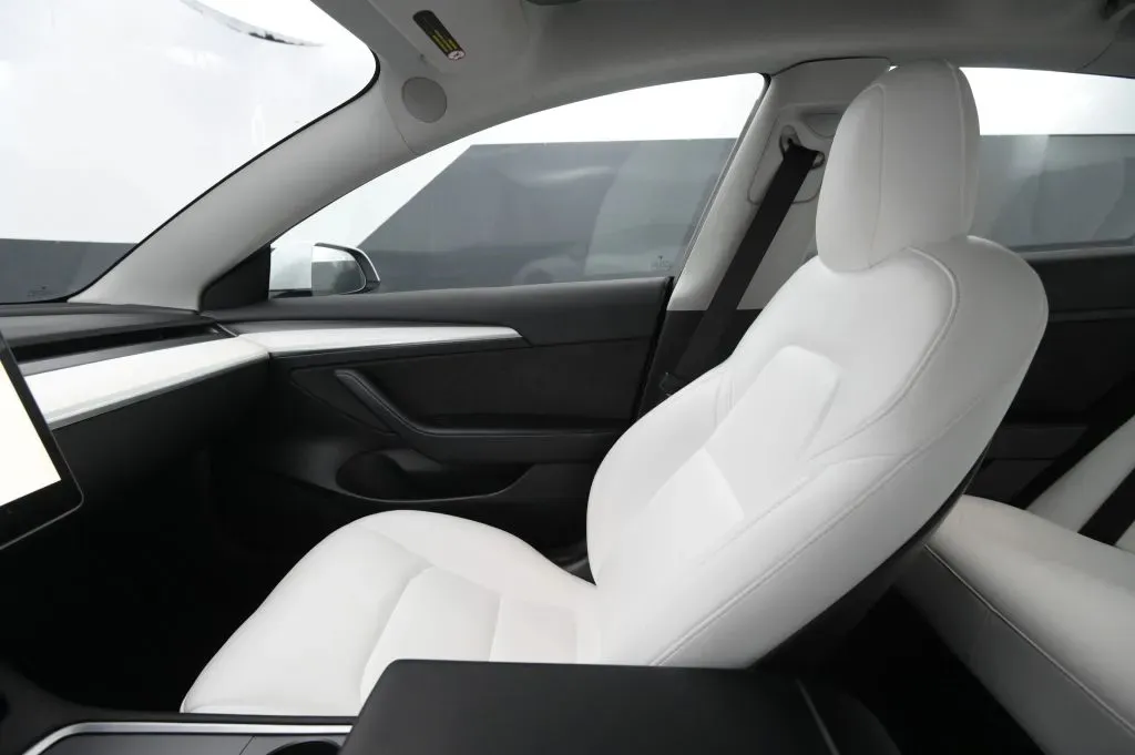 Tesla Model 3 photo 27