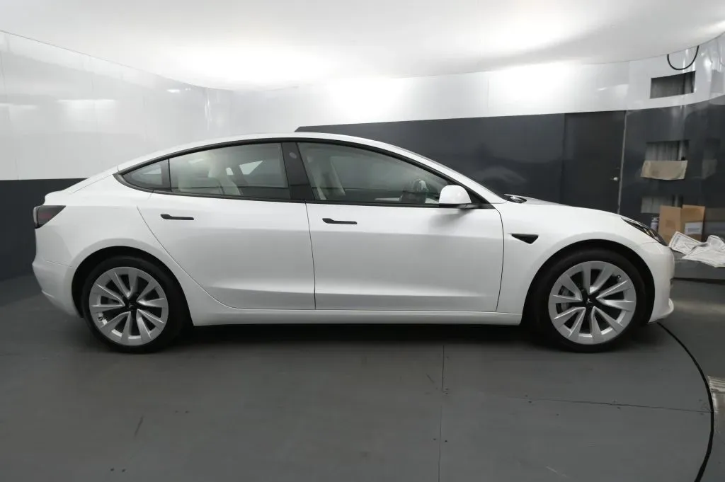 Tesla Model 3 photo 5