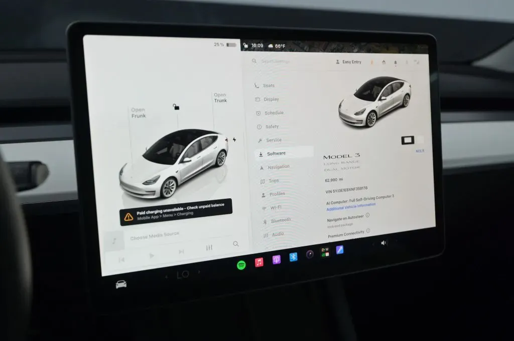 Tesla Model 3 photo 23