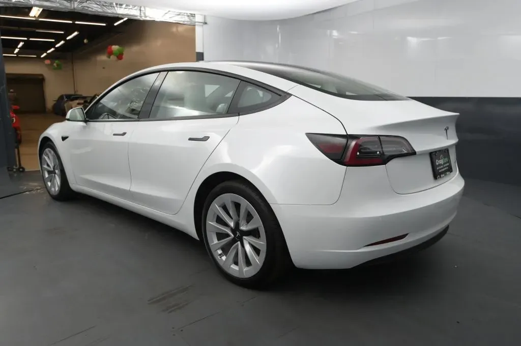 Tesla Model 3 photo 3