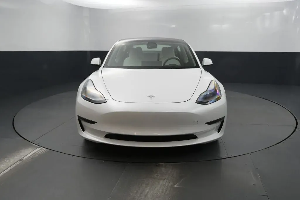 Tesla Model 3 photo 7