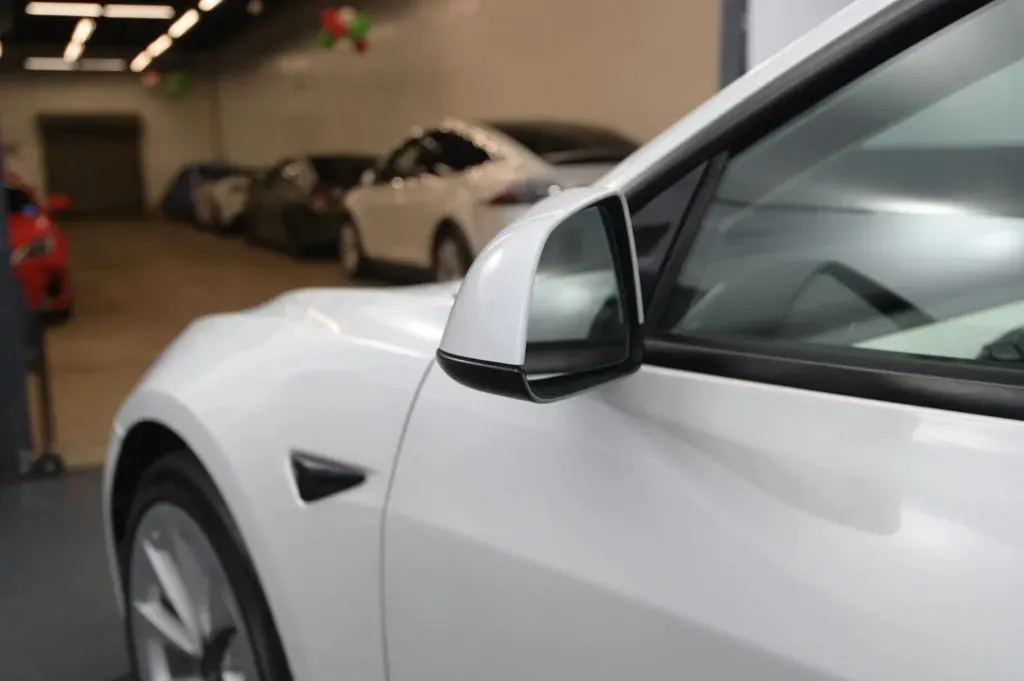 Tesla Model 3 photo 12