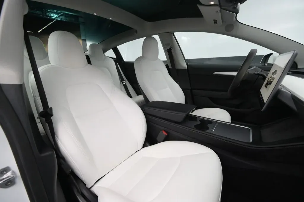 Tesla Model 3 photo 46