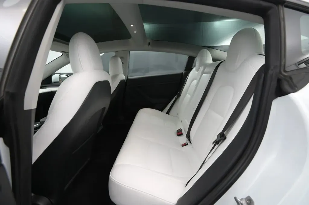 Tesla Model 3 photo 39