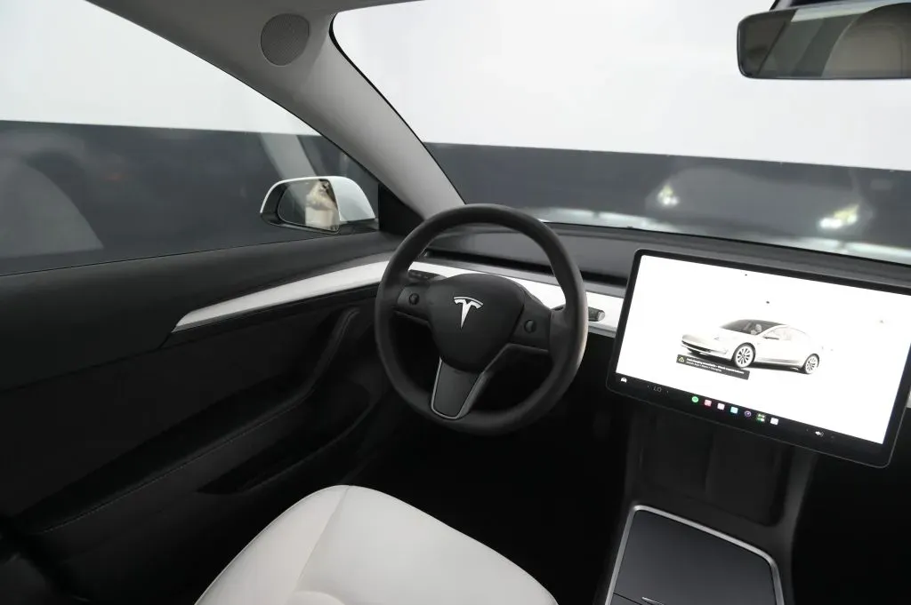 Tesla Model 3 photo 33