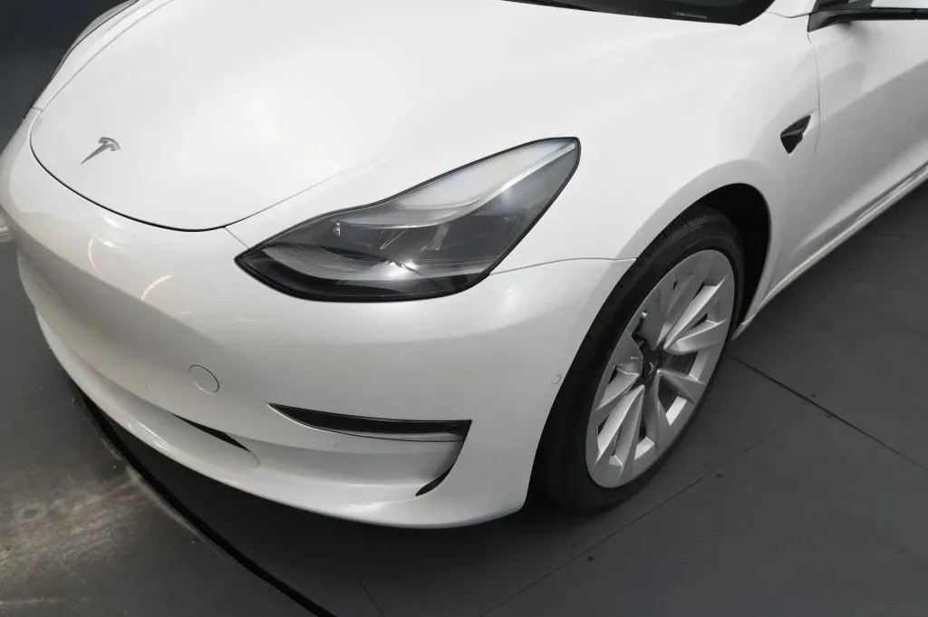 Tesla Model 3 photo 8