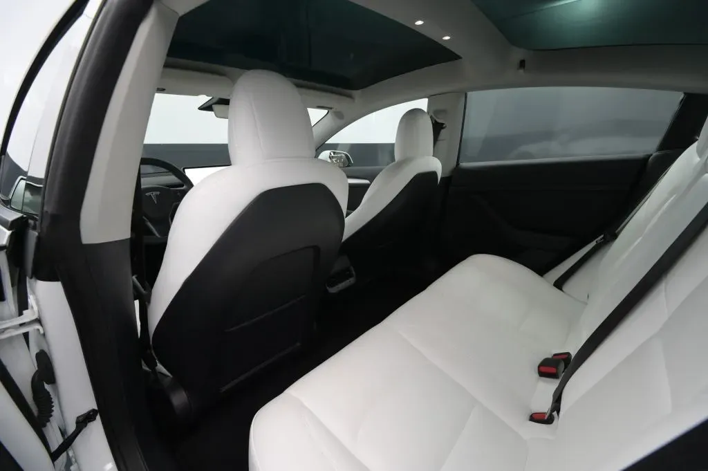 Tesla Model 3 photo 40