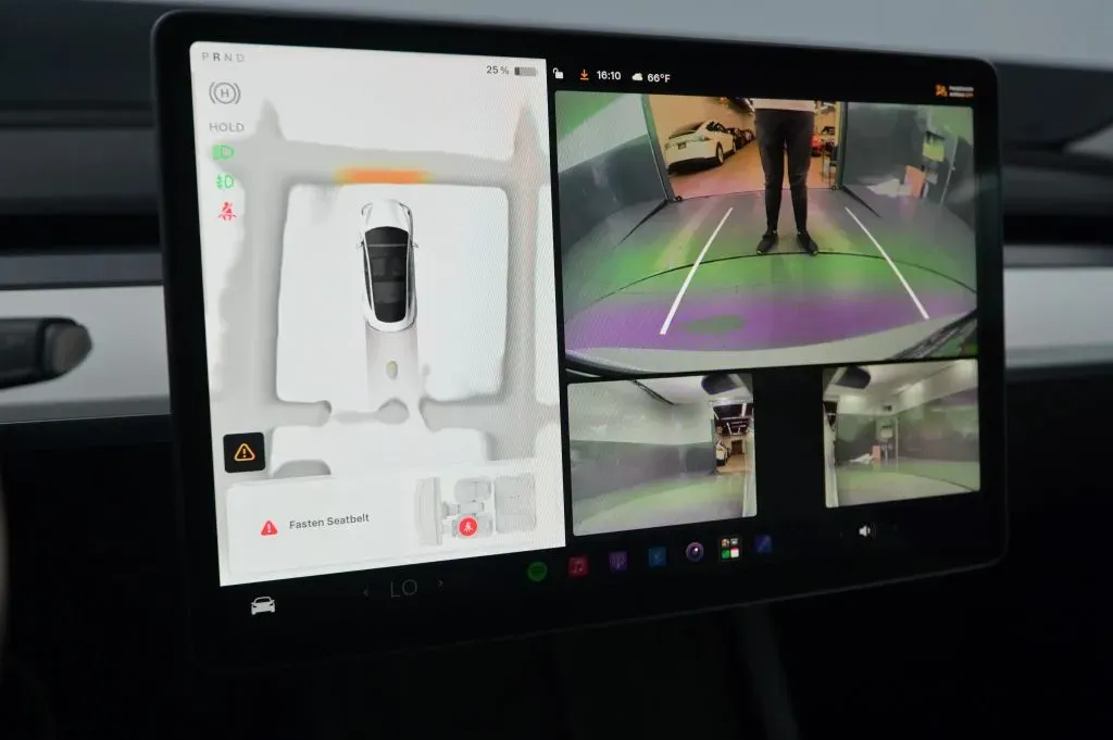 Tesla Model 3 photo 26