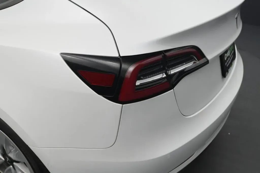 Tesla Model 3 photo 15
