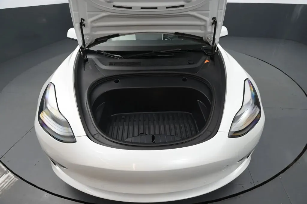 Tesla Model 3 photo 19