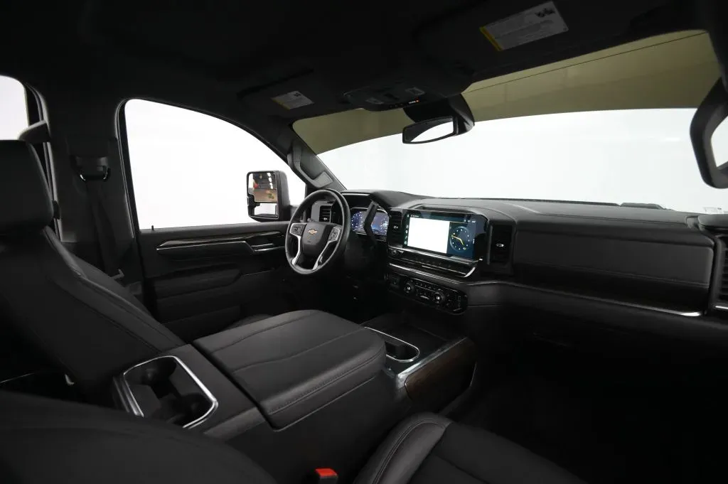 Chevrolet Silverado photo 52