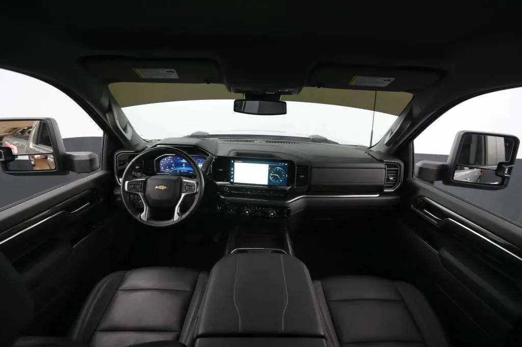 Chevrolet Silverado photo 38