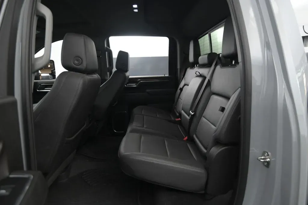 Chevrolet Silverado photo 49