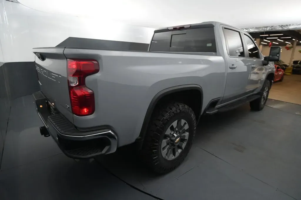 Chevrolet Silverado photo 5