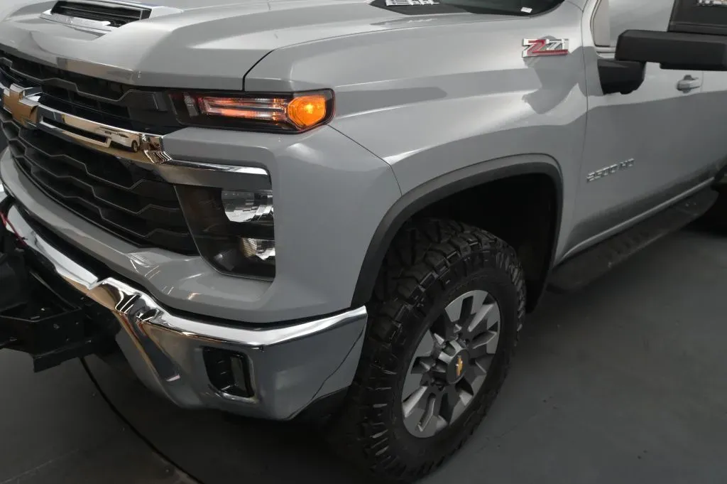 Chevrolet Silverado photo 11