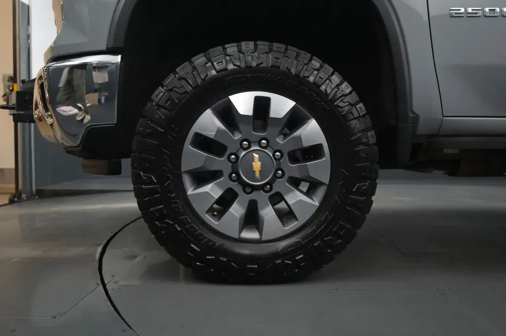 Chevrolet Silverado photo 13