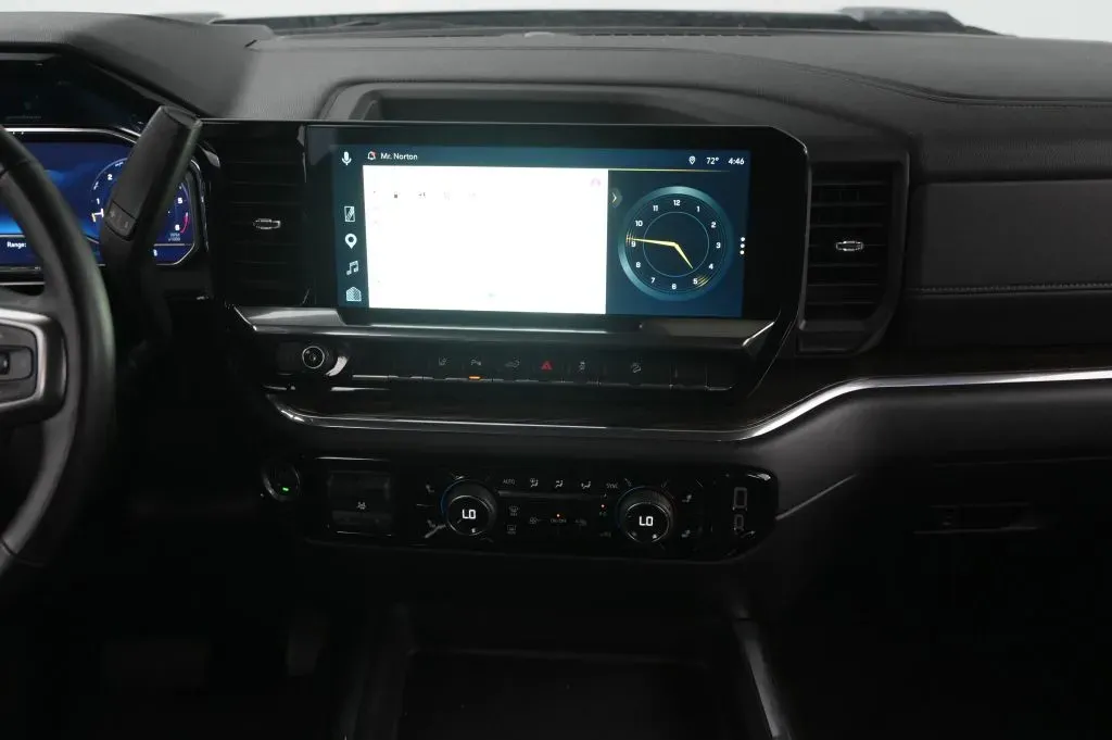 Chevrolet Silverado photo 40