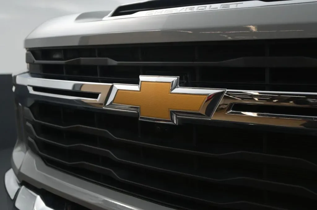 Chevrolet Silverado photo 9